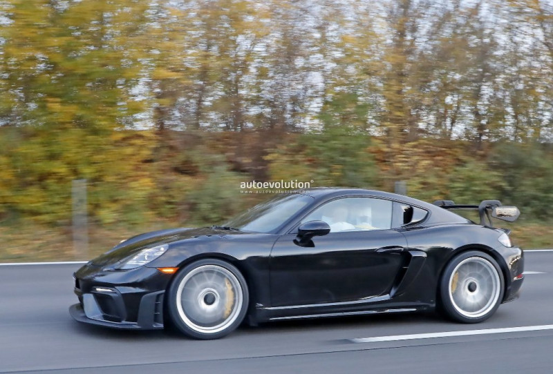 2022_porsche_718_cayman_gt4_rs_spied_naked_should_debut_later_this_month_27_3132946e98ad85577e7c6ec390f01cecbf2c611a.jpg